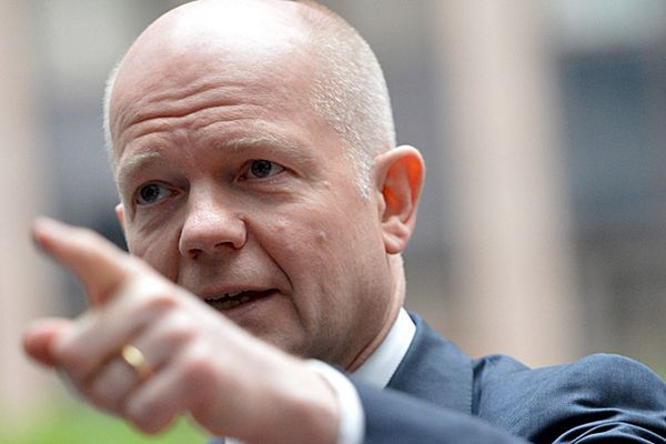 William Hague: Wielka Brytania zawiesza wszelką współpracę wojskową z Rosją