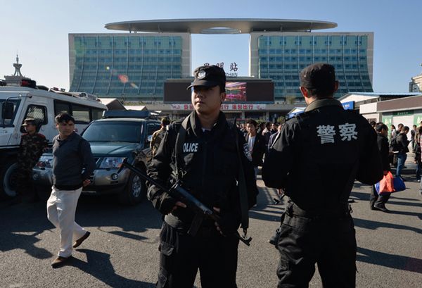 Chiny: trzy wyroki śmierci i dożywocie w sprawie ataku nożowników
