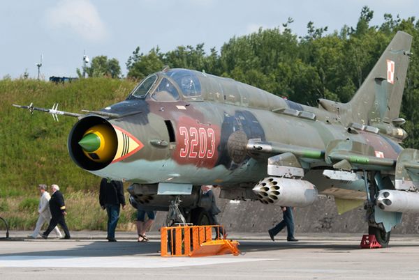 Szef MON zapowiedział modernizację samolotów myśliwsko-bombowych Su-22