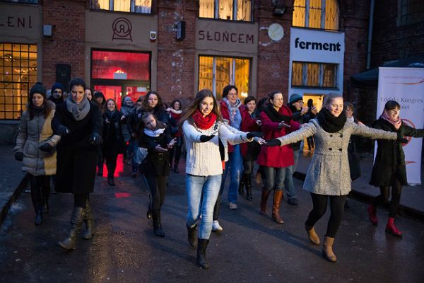 32 polskie miasta wzięły udział w akcji "One Billion Rising" przeciwko przemocy wobec kobiet