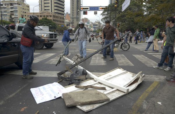Wenezuela: opozycja stawia barykady na ulicach Caracas