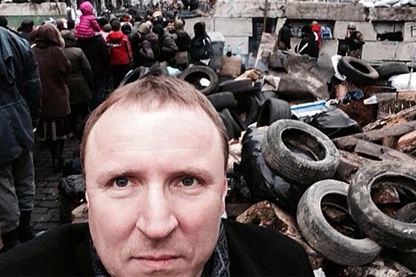 Politycy fotografują się na barykadach w Kijowie