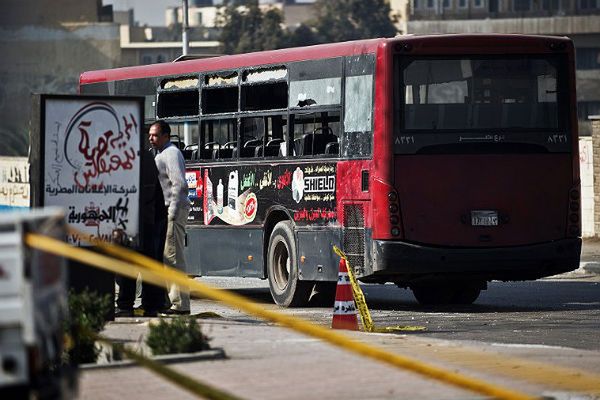 Egipt: pięć osób rannych w zamachu na autobus w Kairze