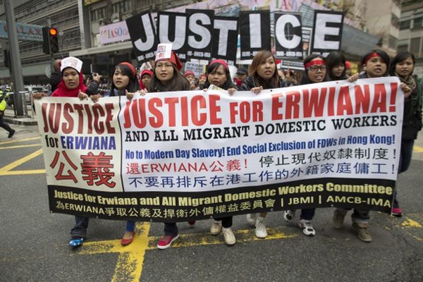 Wielotysięczny protest przeciwko pobiciu pomocy domowej w Hongkongu