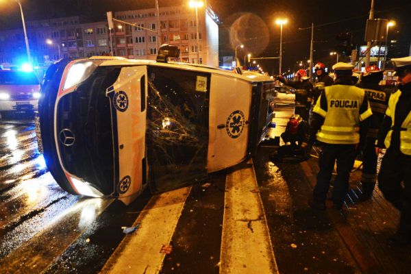 Wypadek karetki pogotowia w Szczecinie