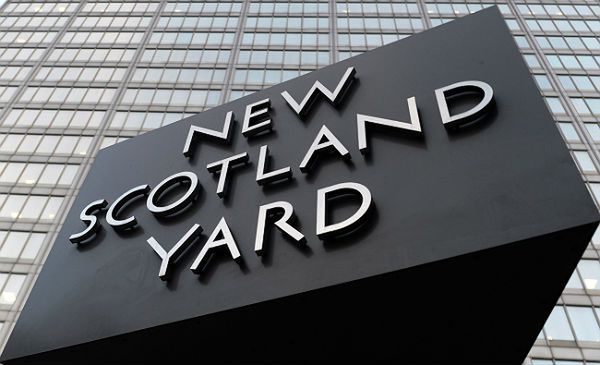 Pornoskandal w brytyjskiej policji - ochraniali siedzibę premiera