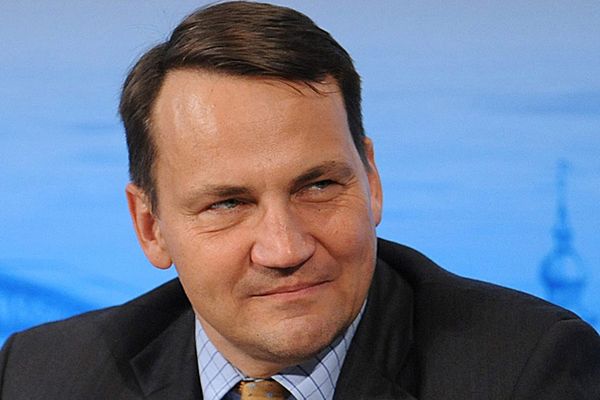 Politycy krytyczni wobec zarzutów w stosunku do Radosława Sikorskiego
