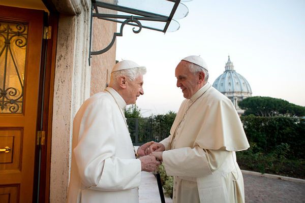 Dwie rewolucje w Watykanie: ustąpienie Benedykta XVI i "efekt Franciszka"