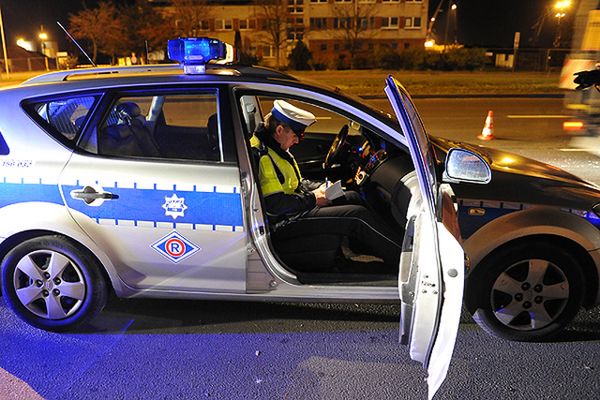Kierowca z BMW M3 kpi z policji. Wrzucił nowy film