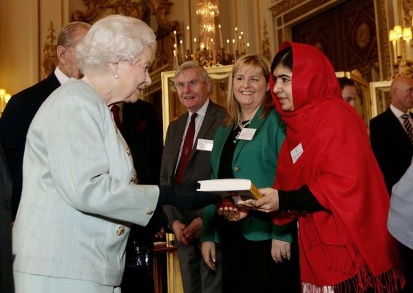 Wielka Brytania: królowa spotkała się z pakistańską nastolatką Malalą Yousafzai