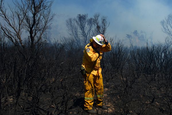 Pogoda utrudnia walkę z pożarami w Australii