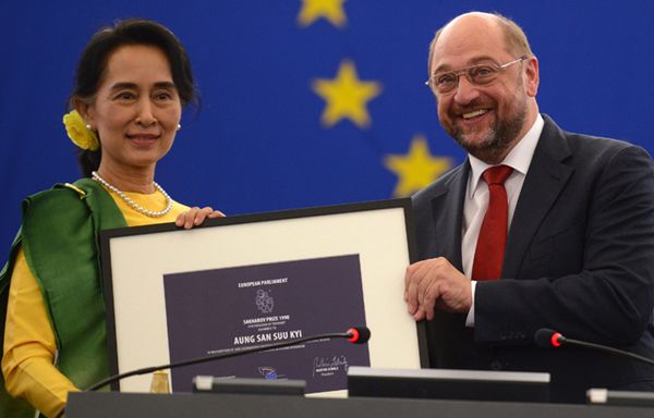 Po 23 latach Aung San Suu Kyi odebrała Nagrodę Sacharowa