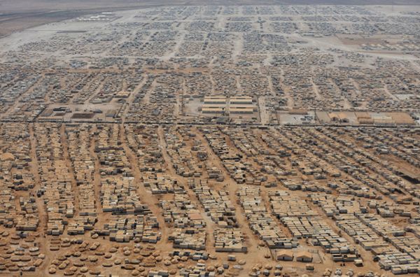 AI: Potrzebna pomoc dla krajów przyjmujących uchodźców z Syrii