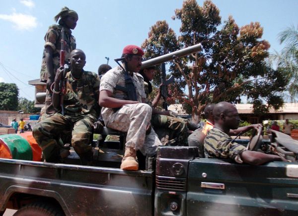 Republika Środkowoafrykańska na dnie - zwycięscy rebelianci zabijają się o wpływy