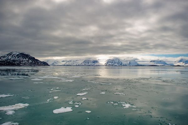 Topniejący lód morski w Arktyce to więcej deszczu latem w Europie