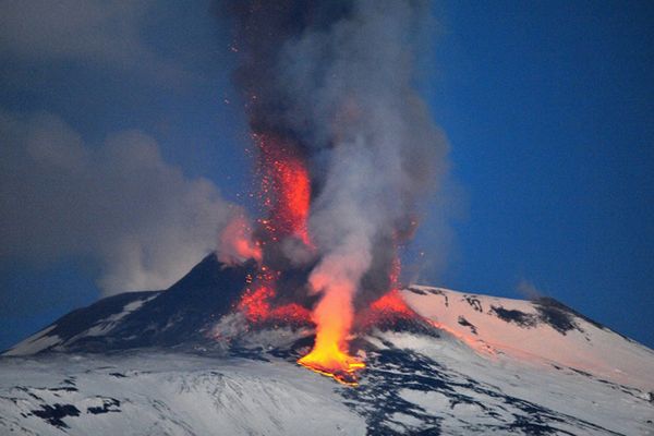 Etna znów się obudziła