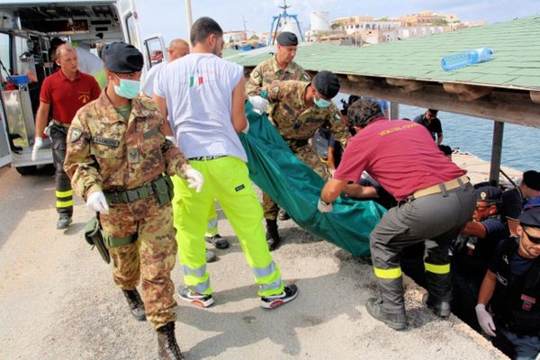 Na Lampedusie wyławiane są ciała uchodźców, bilans ofiar wzrósł do 181