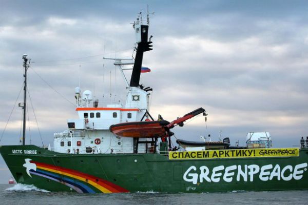 Polak zatrzymany w Rosji na pokładzie statku Greenpeace'u