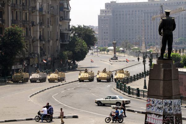 Egipski dziennikarz zginął z rąk żołnierzy podczas godziny policyjnej