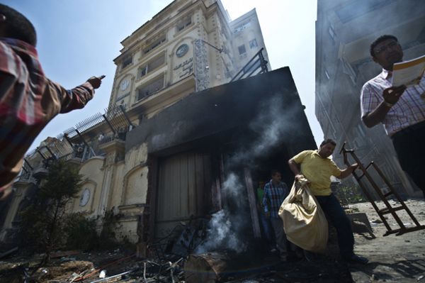 Egipt: demonstranci zaatakowali siedzibę Bractwa Muzułmańskiego - są ofiary