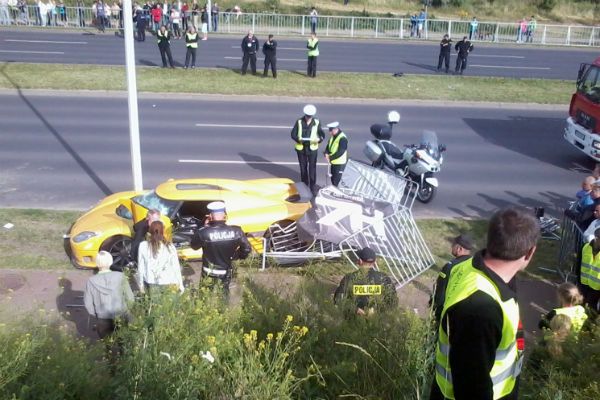Wypadek w Poznaniu podczas pokazu motoryzacyjnego. "Bardzo nam przykro"