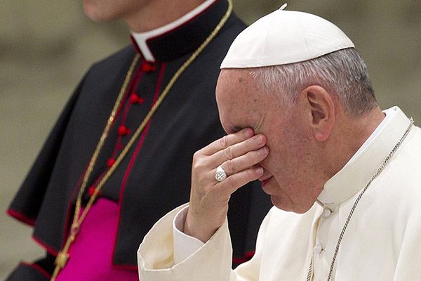 Papież Franciszek: boli mnie widok księdza w najnowszym modelu samochodu
