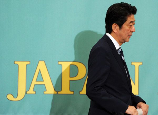 Premier Japonii Shinzo Abe ostrzega świat przed ekspansją Chin