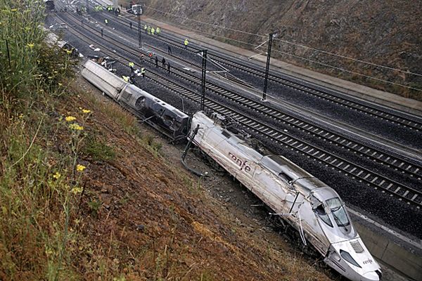 Katastrofa kolejowa w Hiszpanii. "Decydujący czynnik ludzki, ale zapewne nie jedyny"