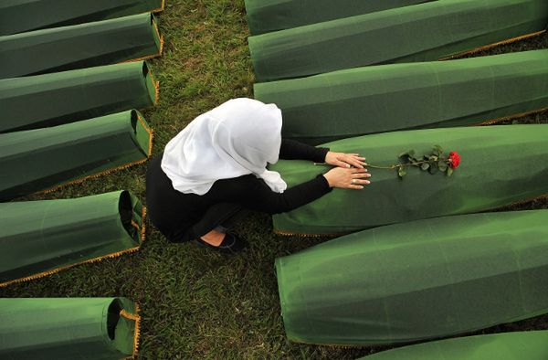 BiH: tysiące ludzi na obchodach 18. rocznicy masakry w Srebrenicy