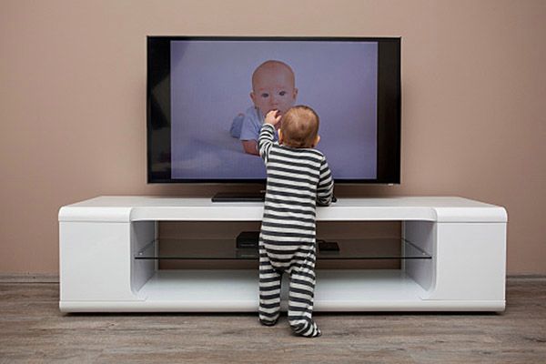 Upadek telewizora częstą przyczyną urazów wśród dzieci w USA