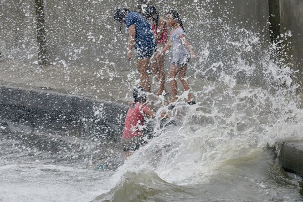 Tajfun "Utor" przeszedł przez Filipiny. Ogromne zniszczenia