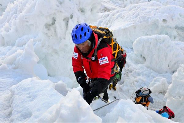80-letni Japończyk najstarszym zdobywcą Mount Everest