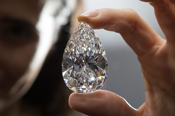 Ponad 100-karatowy diament w maju na aukcji w Genewie