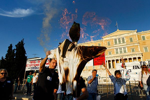 Protest przeciwko planom zwolnień w greckim sektorze publicznym