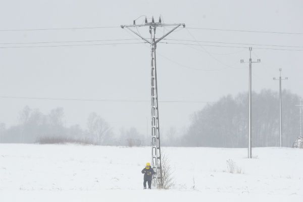 Zima nie odpuszcza; kilka tysięcy mieszkańców Mazowsza bez prądu