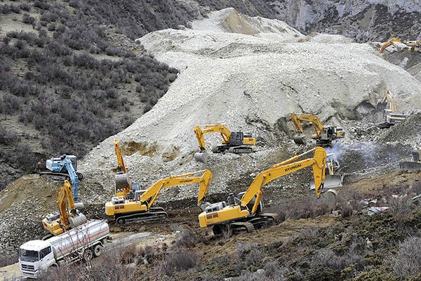 Tybet: gigantyczne osunięcie ziemi. 83 ludzi zasypanych