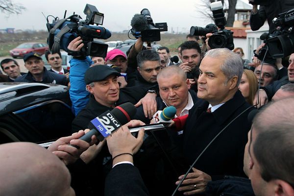 Były premier Rumunii Adrian Nastase zwolniony z więzienia