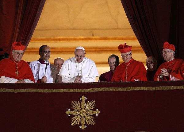 Prezydent Bronisław Komorowski życzy papieżowi wielu sił w pełnieniu nowej misji