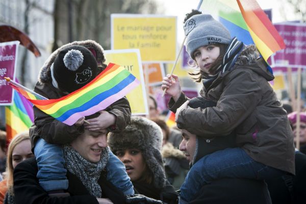 Francuzi manifestowali poparcie dla legalizacji małżeństw homoseksualnych