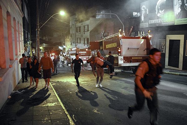 Zawiniła ludzka chciwość? W pożarze klubu w Brazylii zginęły co najmniej 232 osoby