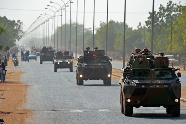 Francuskie i malijskie wojska nacierają na Gao. Islamiści wysadzili ważny most