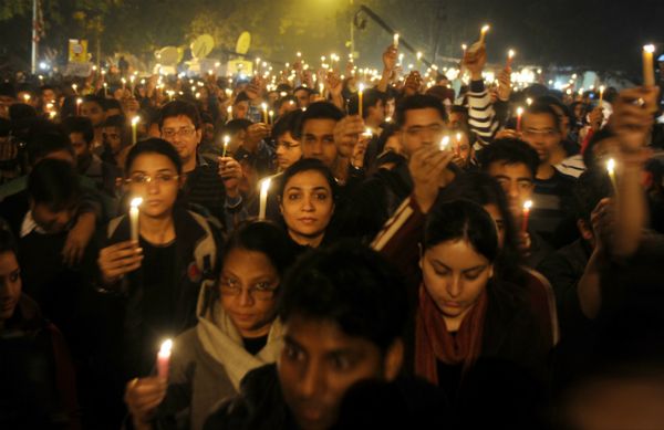 Kobiety w Bombaju dostają noże do obrony przed gwałcicielami