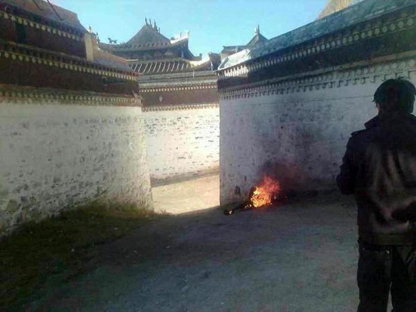 Chiny: kara śmierci dla mnicha, który namawiał do samopodpaleń