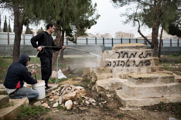 Izrael: wandale zbezcześcili 10 muzułmańskich grobów w Jerozolimie