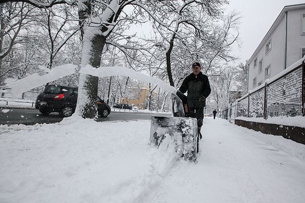 Po opadach śniegu na Mazowszu ponad 10 tys. odbiorców bez prądu