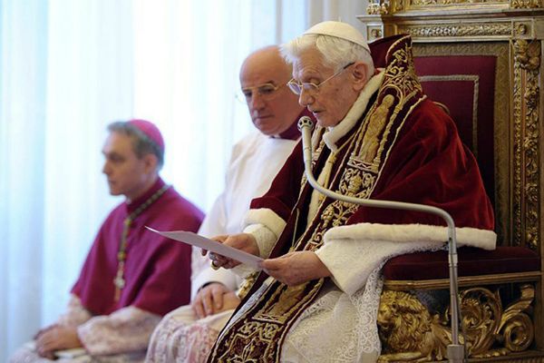 Polscy biskupi do Benedykta XVI: przyjmujemy z wiarą twoją decyzję