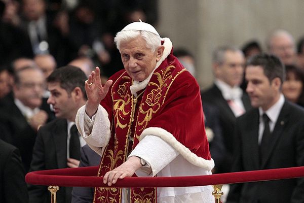 Benedykt XVI ustępuje, nie realizując wielu swych planów