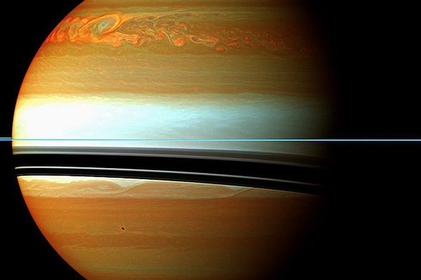 NASA: sonda Cassini zaobserwowała niezwykłą burzę na Saturnie