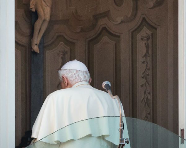 Kardynałowie wystosowali telegram do Benedykta XVI