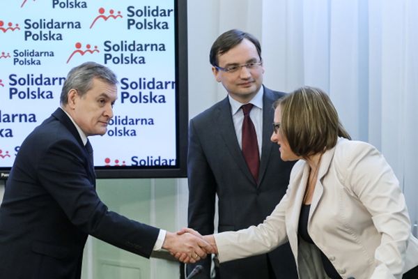 Solidarna Polska pyta o przyczny decyzji personalnych premiera